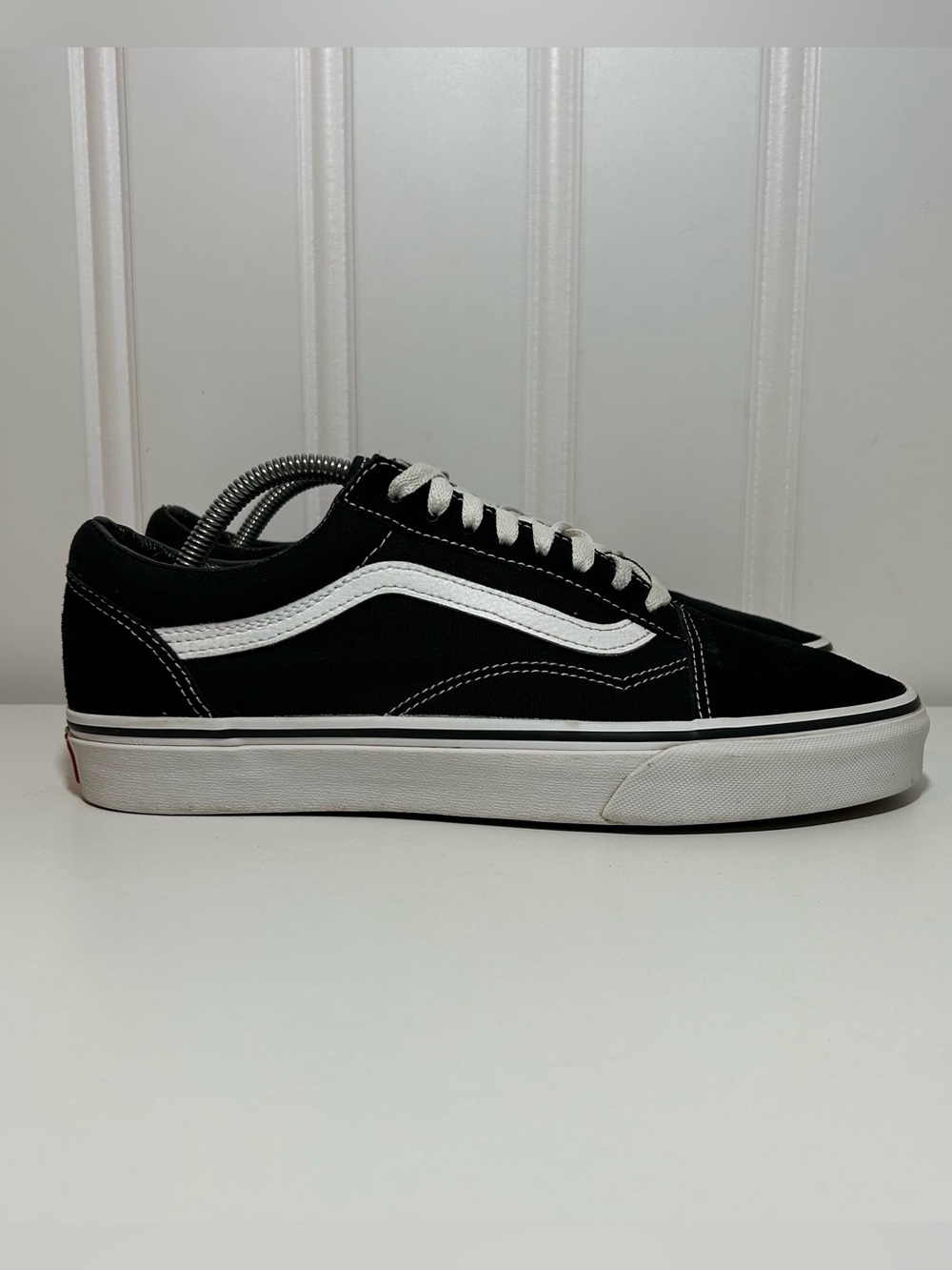 Vans old skool Black and White Skate Sneaker - Mens 10